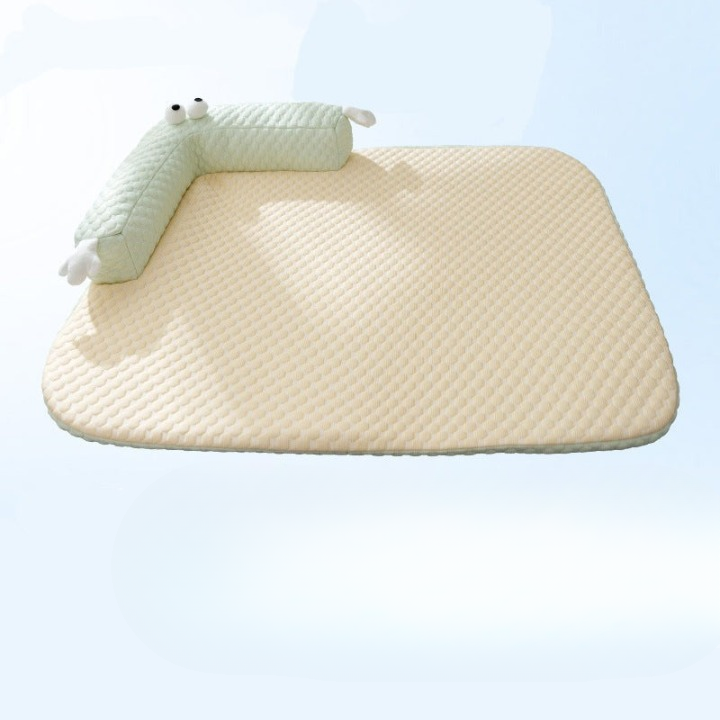 ChillOut Dog Cooling Mat with Plush Silk-Touch Fabric – Comfortable Summer Relief Bed for Dogs & Cats
