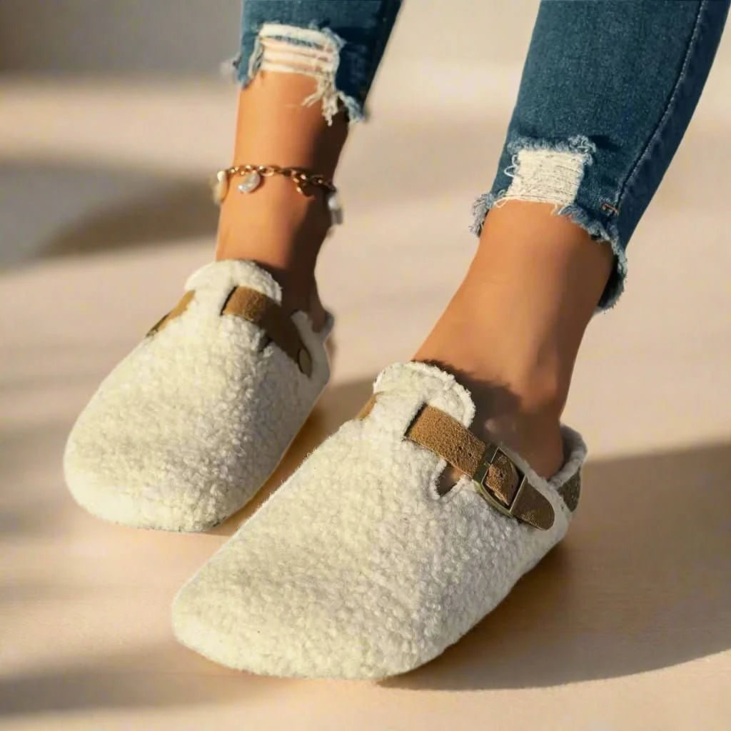 Sheep's Wool Slippers for Cosy Warmth - Soft Breathable Indoor House Shoes for Cold Days at Home