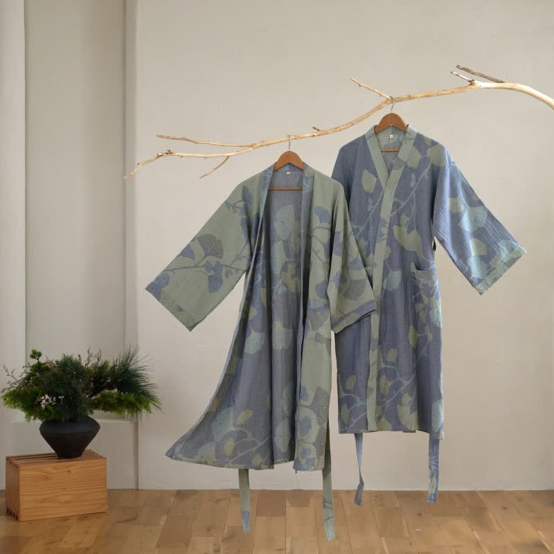 Sora Kimono Bathrobe in Organic Cotton Gauze – Breathable Japanese-Style Robe with Ginkgo Leaf Motif