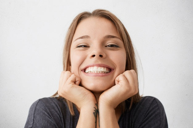 Natural-Look Cosmetic Tooth Veneers – Flexible Snap-On Smile Cover for a Confident, Camera-Ready Smile