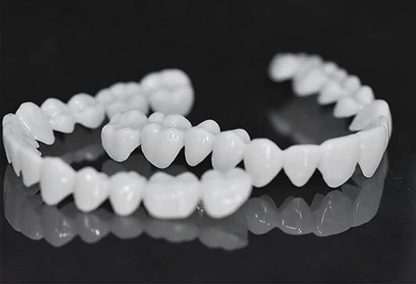 Natural-Look Cosmetic Tooth Veneers – Flexible Snap-On Smile Cover for a Confident, Camera-Ready Smile