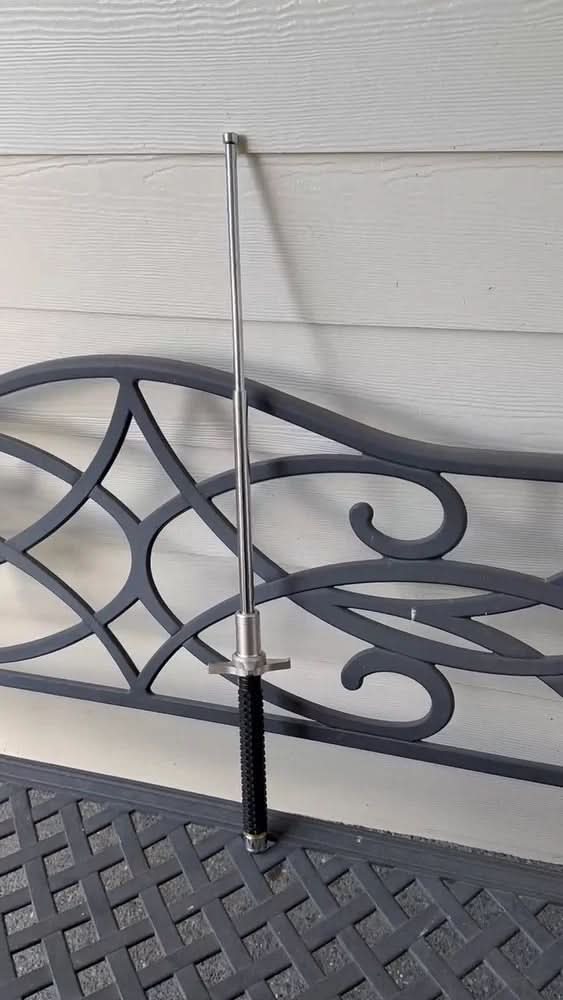 Adjustable trekking pole with secure grip